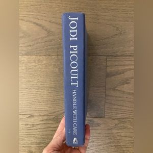 Handle With Care - Jodi Piccoult​​​​​
